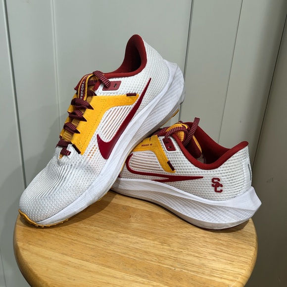Nike USC Pegasus 40 running shoes - Picture 1 of 6